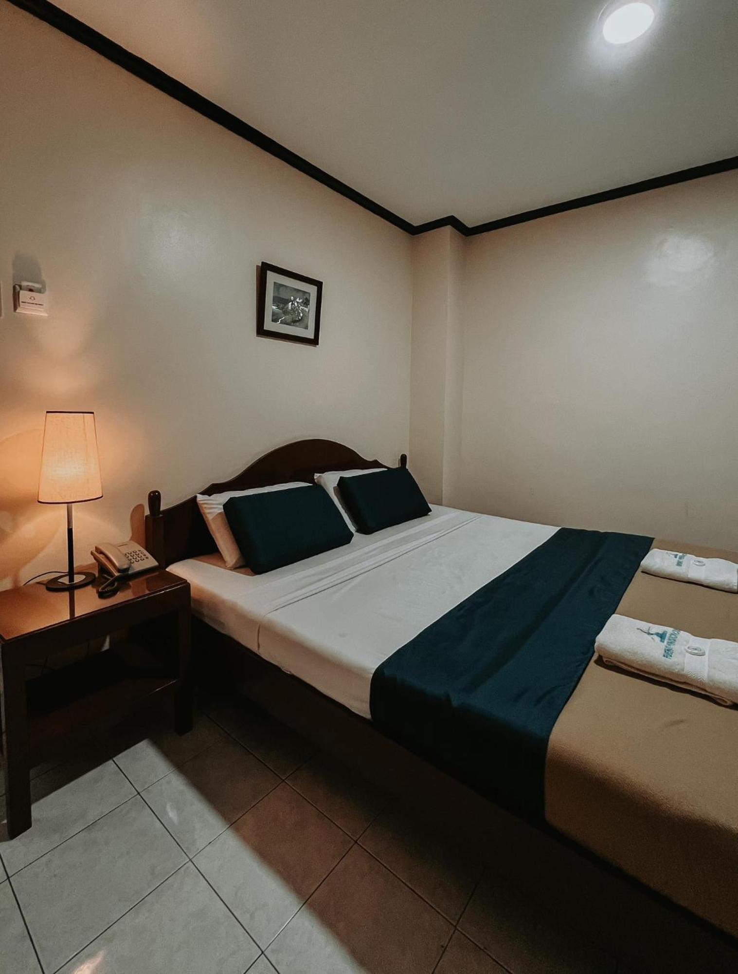 Fuente Hotel De Cebu Exterior photo